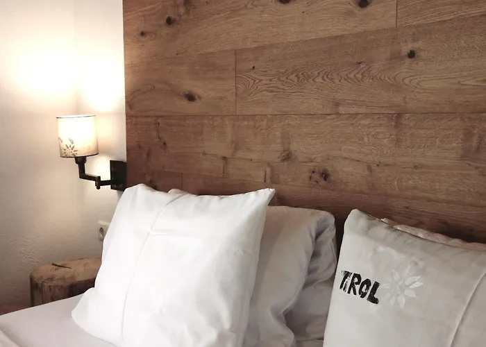 فندق مبيت وإفطار Huber - Tiroler 3*